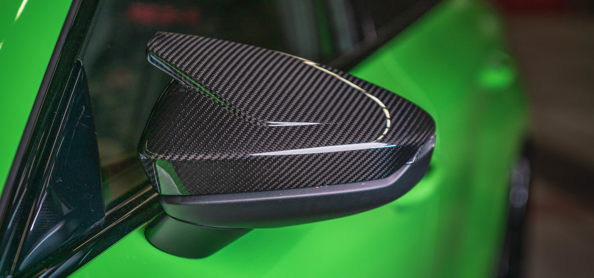 Close-up of mirror cap 