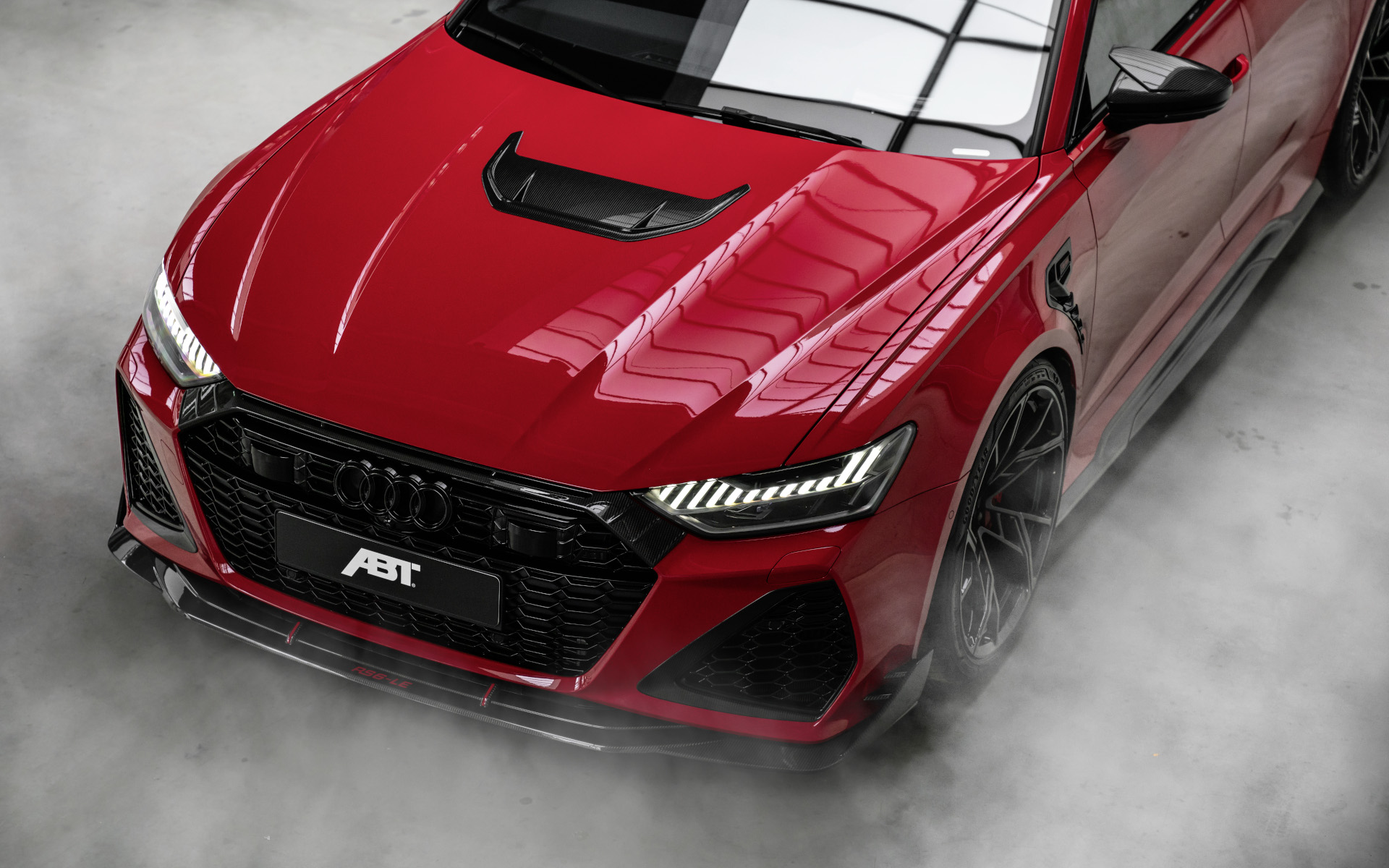 Red RS6-LE front from a bird's eye view