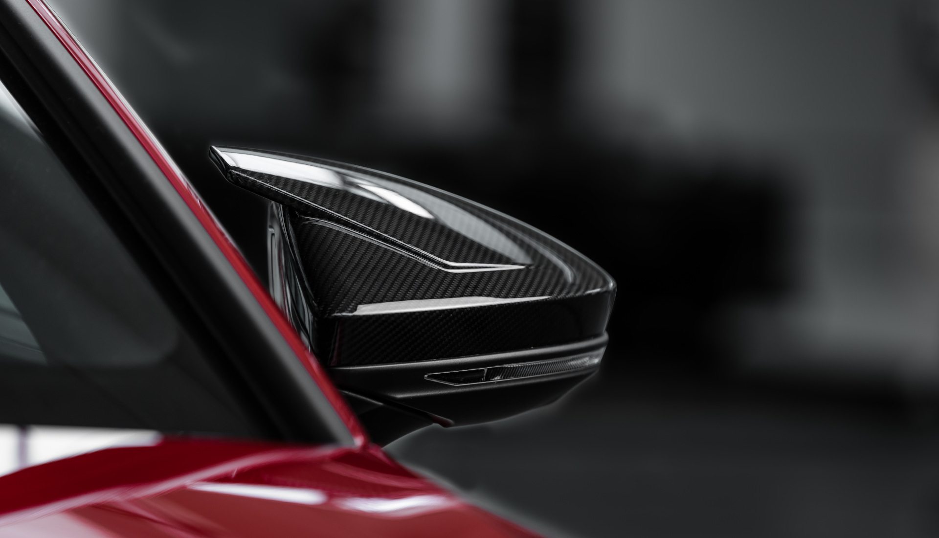 Close-up of mirror cap