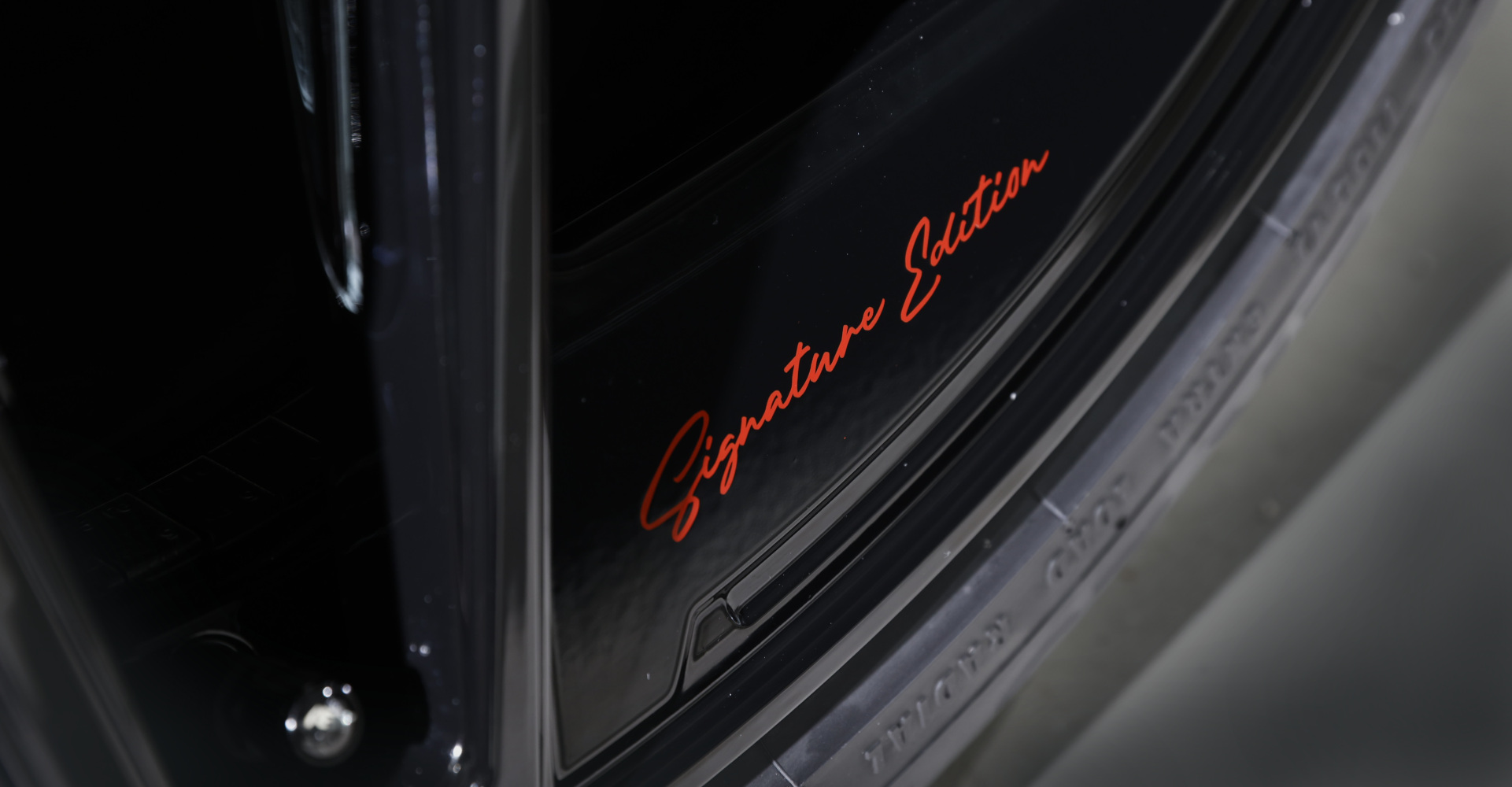 Close-up of Signature Edition lettering